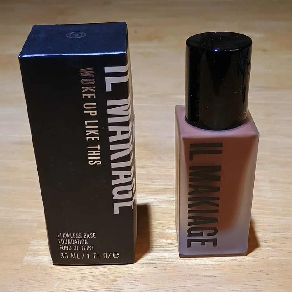 IL MAKIAGE Woke Up Like This Foundation